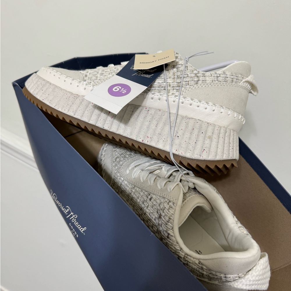 Universal threads tennis shoes size 6.5 nwt